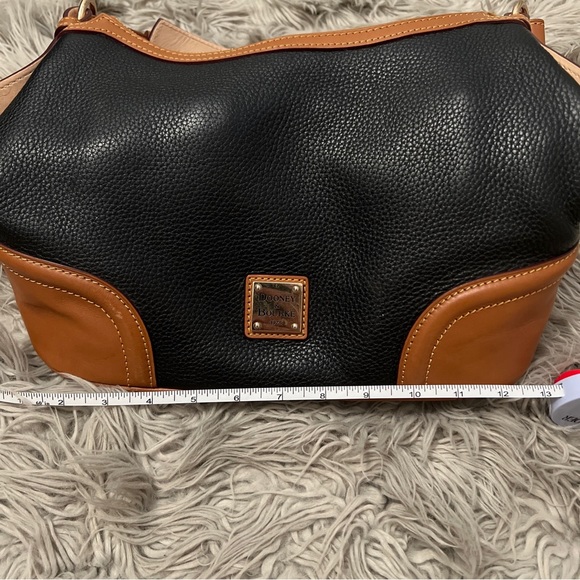 EUC Dooney shoulder bag - Picture 5 of 8
